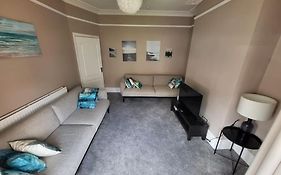 4 Bedroom House, 8 Min To City!