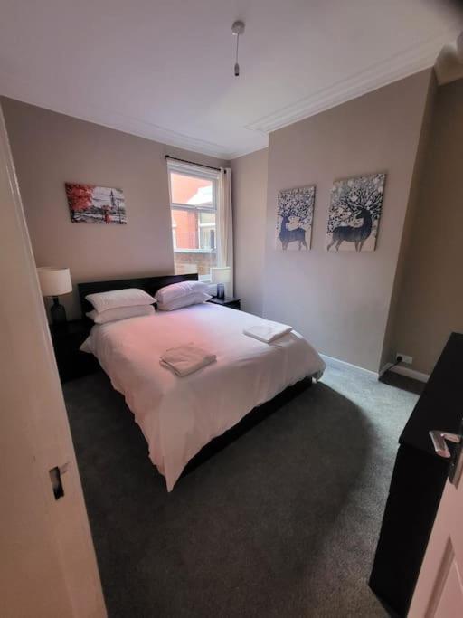 4 Bedroom House, 8 Min To City! Manchester Exterior photo