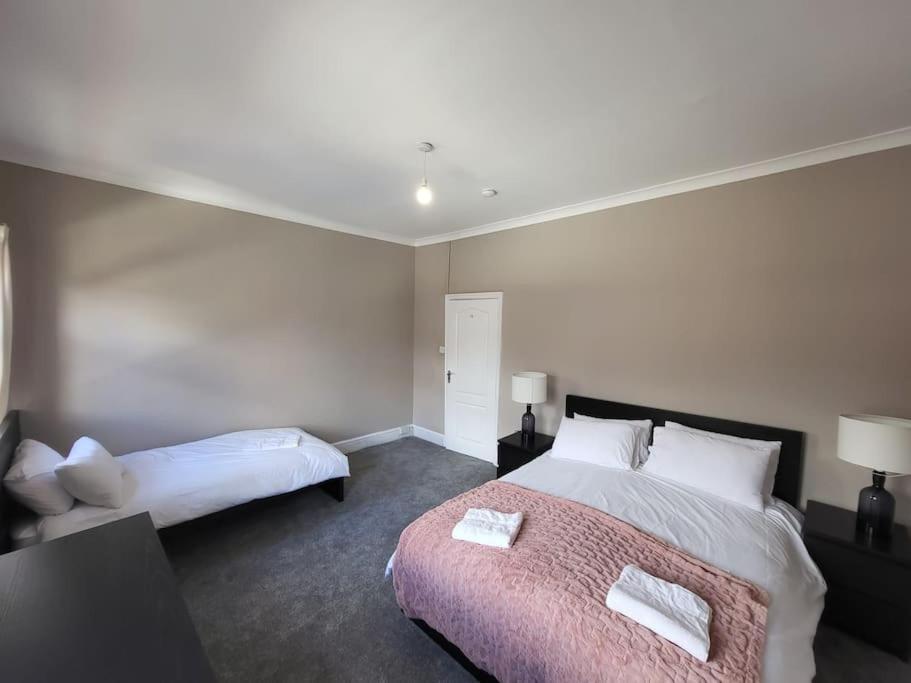 4 Bedroom House, 8 Min To City! Manchester Exterior photo