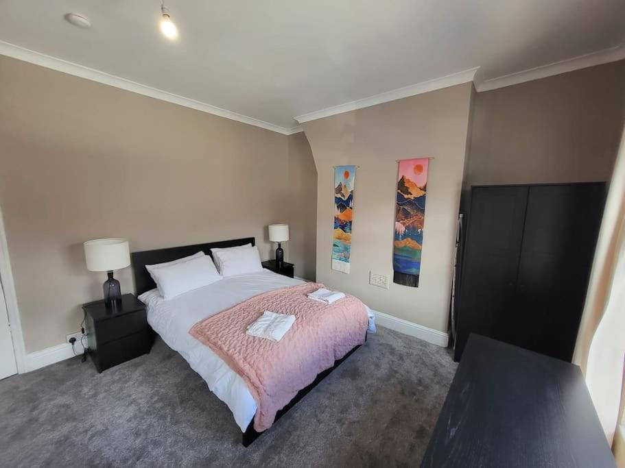 4 Bedroom House, 8 Min To City! Manchester Exterior photo