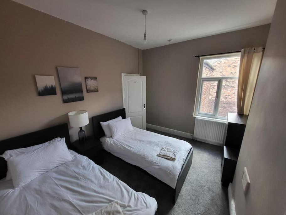4 Bedroom House, 8 Min To City! Manchester Exterior photo