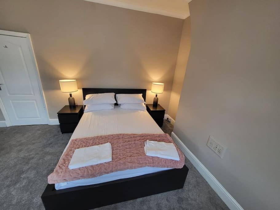 4 Bedroom House, 8 Min To City! Manchester Exterior photo