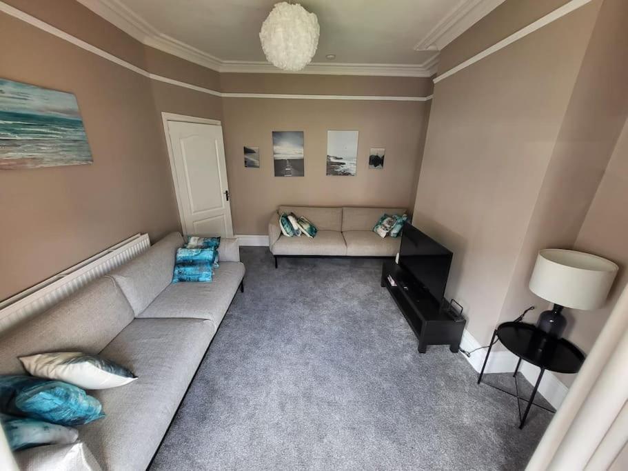 4 Bedroom House, 8 Min To City! Manchester Exterior photo